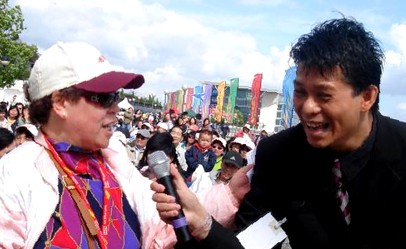 Everyone participated in the Charity Auction on the HKETO Dargon Boat Day,<br> organised by the London Chinatown Lion's Club.