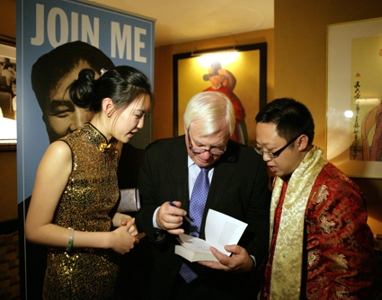 chris-patten-donating-copies-of-his-book-to-fund-raise-for-george-lee-small.JPG