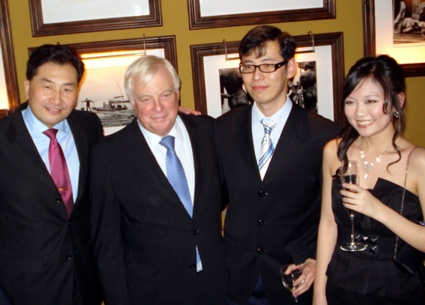 george-lee-with-chris-patten-and-young-chinese-supporters-small.JPG