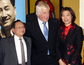 kam-lee-chair-of-chinese-conservative-with-chris-patten-and-christinb-lee-of-bc-project-small.JPG